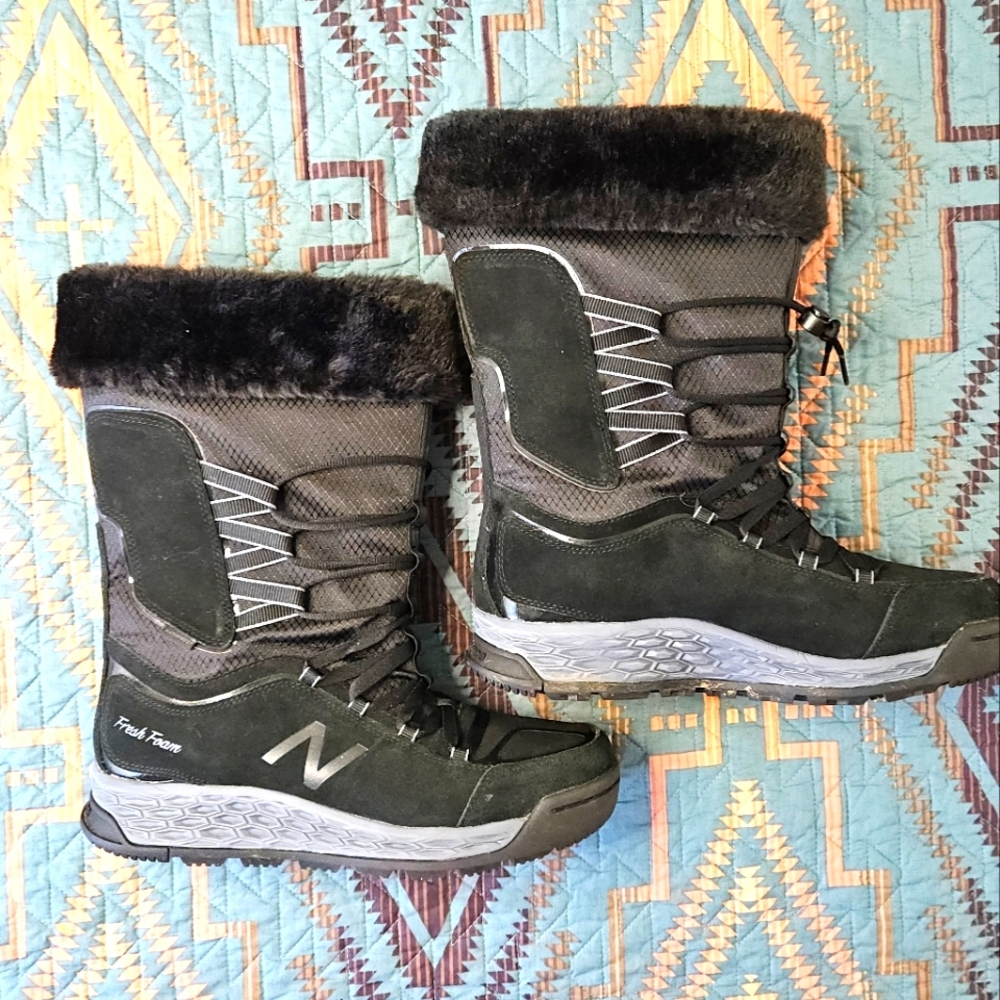 New Balance Women's Black Winter‎ Boots